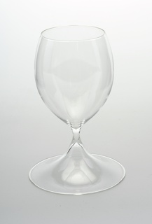 On Feet Wine Glass