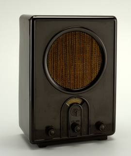 Volksempfänger ("People's Receiver") VE 301 Radio