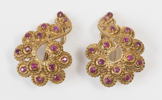 Pair Of Earrings (USA)