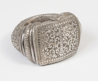 Anklet And Pin (India)