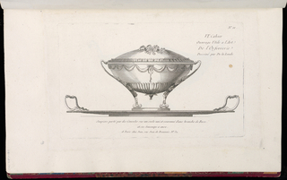 Print, Soupiere porté par des Consoles sur un socle uni et couronné d'une branche de Rose et sa Soucoupe à anse