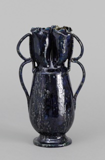 Double-handled Vase (USA)