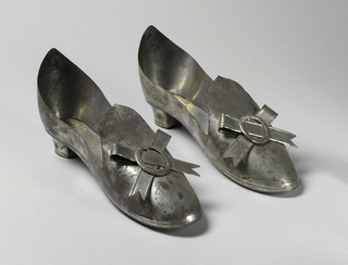 Pair Of Slippers (USA)