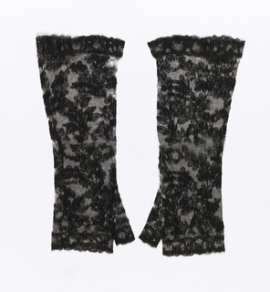 Pair Of Mitts (France)