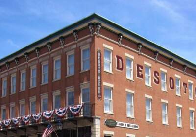 DeSoto House Hotel