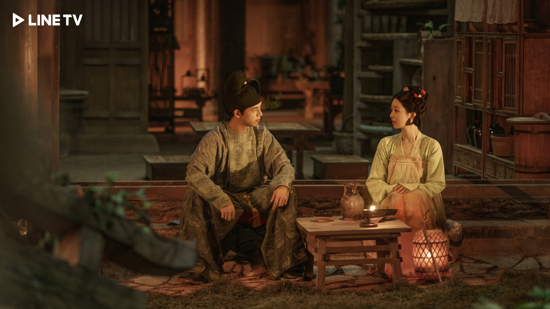 楊紫、李現《國色芳華》醉臥花叢睡過夜 被抓包竟稱「只是金錢關係」