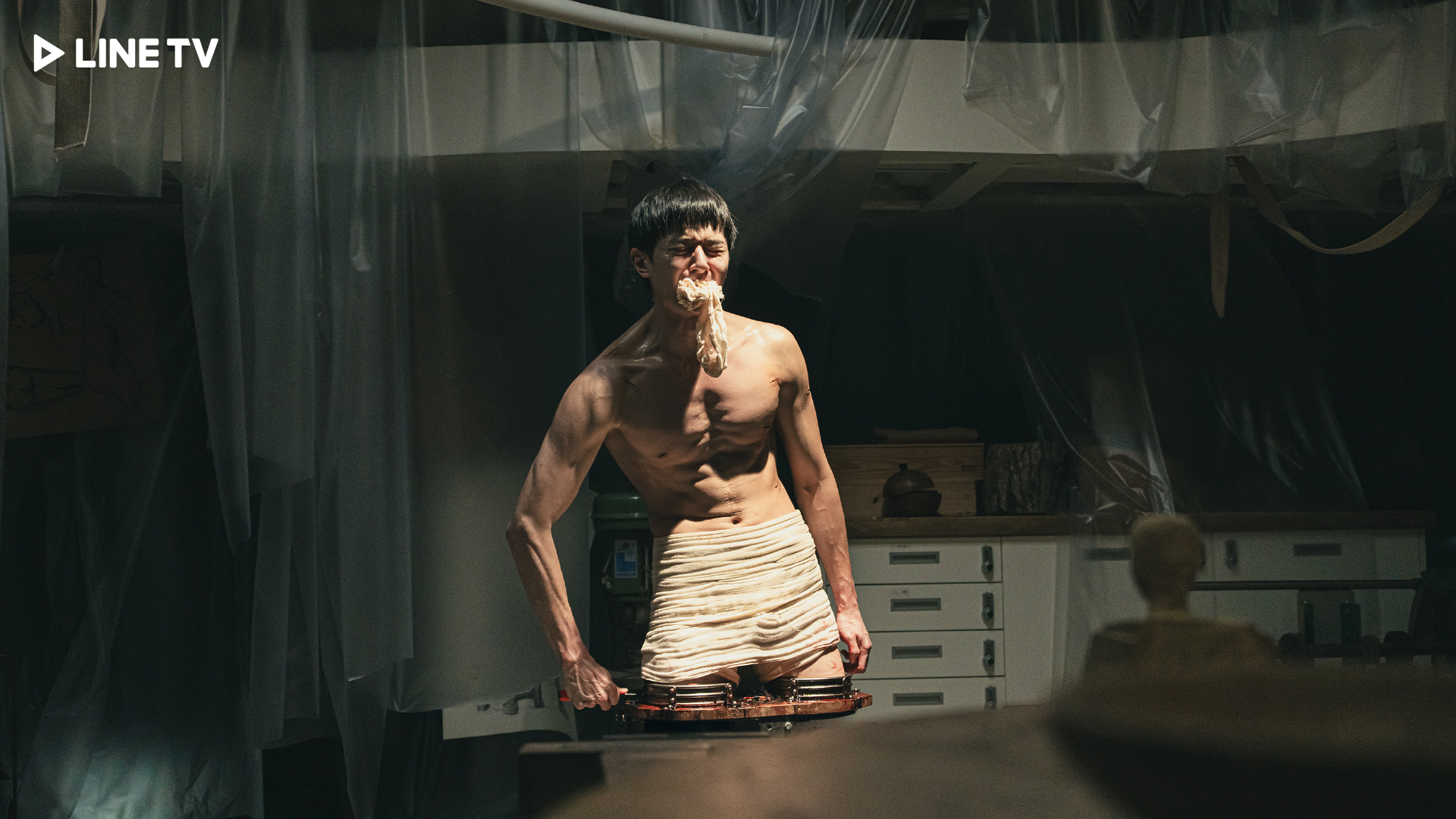 《黑盒子》總預告大公開!張軒睿遭陸夏囚禁 失去雙腿被固定人台