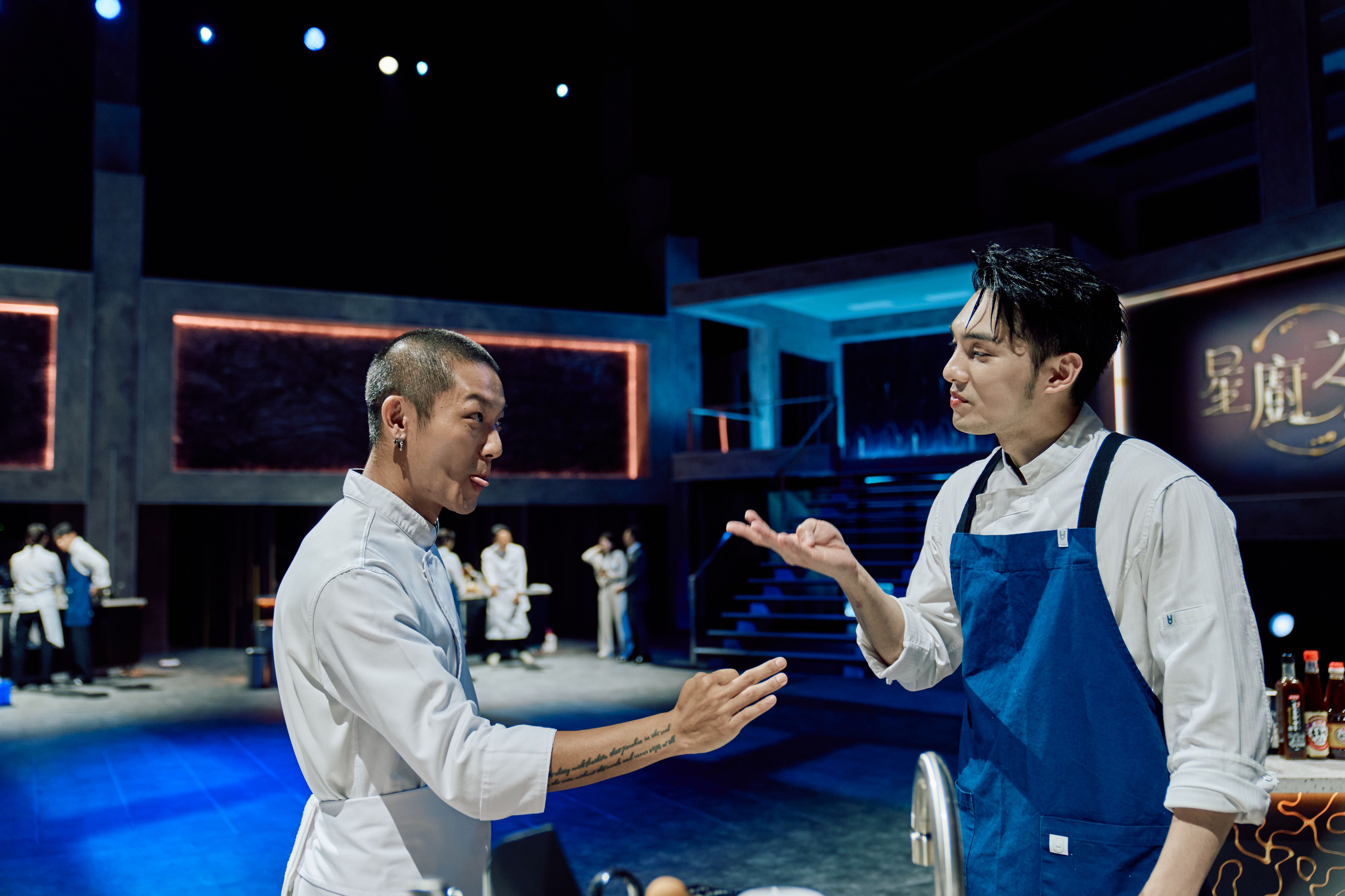 《星廚之戰》黃偉晉從料理小白變主廚神隊友 胡宇威被封「最適合進廚房的男人」