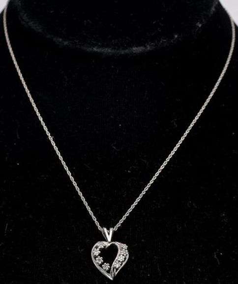 Sweet Diamond Heart Necklace in 14KT