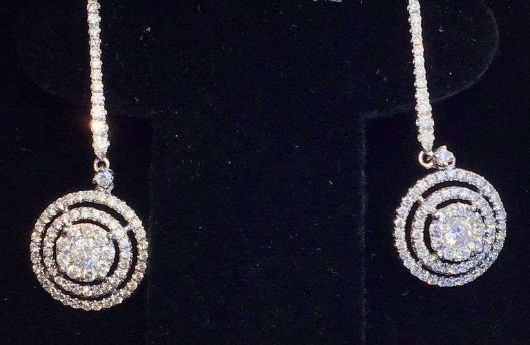 STUNNING AND CHIC 14K WHITE GOLD ROUND SHAPED DROP EARRINGS