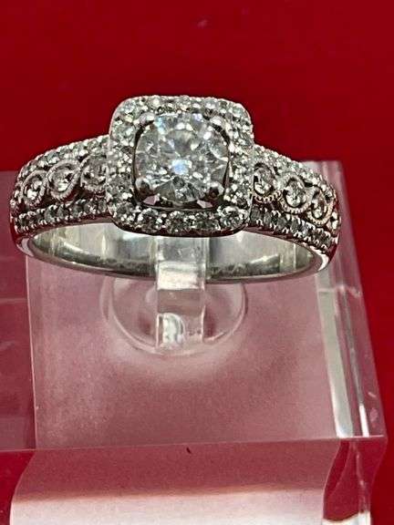 CERTIFIED 14K WHITE GOLD AND DIAMOND ENGAGEMENT RING