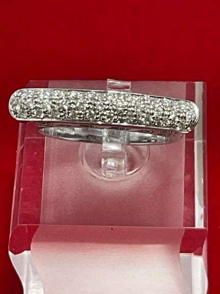 CERTIFIED 18K WHITE GOLD AND DIAMOND RING