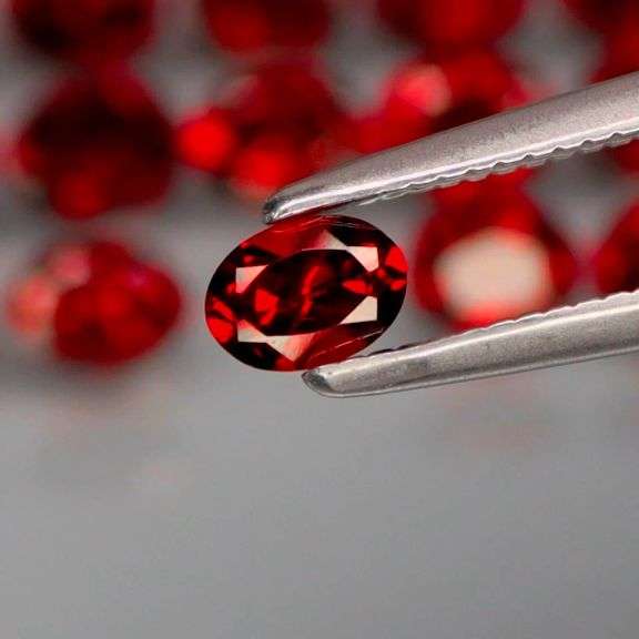 Outstanding color! 7.06ct real ruby red Garnet set!!