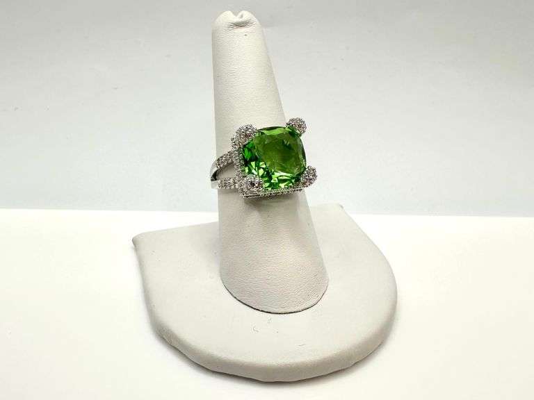 Beautiful White Gold Plate 5 Ct Simulated Cushion Cut Peridot Ring