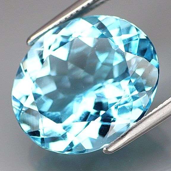 Full sparkle! 14x12mm size! 8.58ct vivid sky blue Topaz!