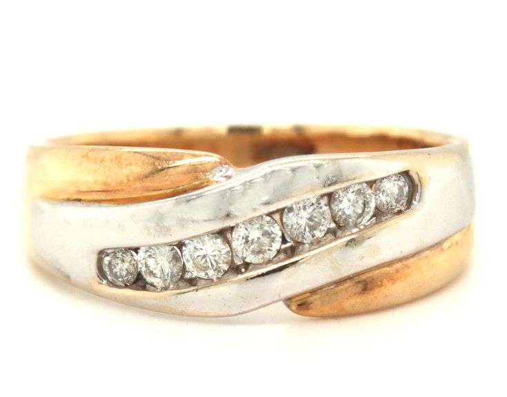 Classic 14K YG Man's Ring with Diamonds