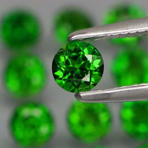 Top chrome green 3.95ct Chrome Diopside set!