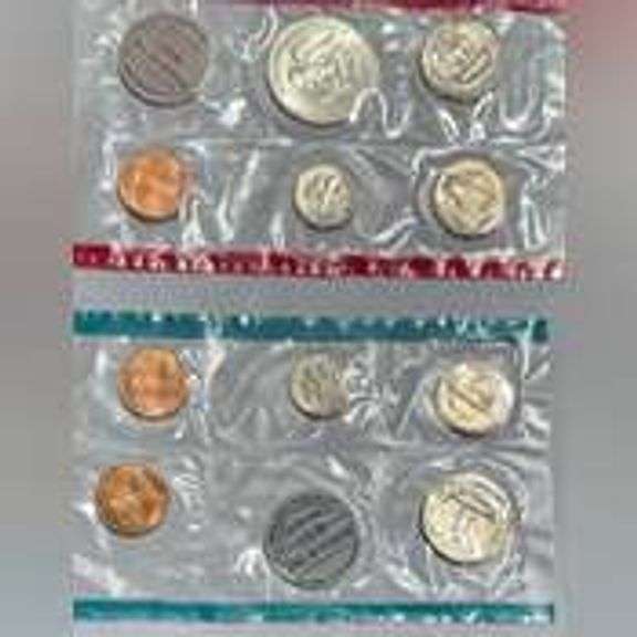 Two each 1968-1970 US Mint Sets.