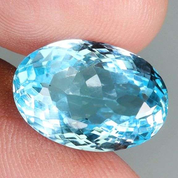 Absolutely stunning 11.95ct 16x11mm vibrant Swiss blue Topaz