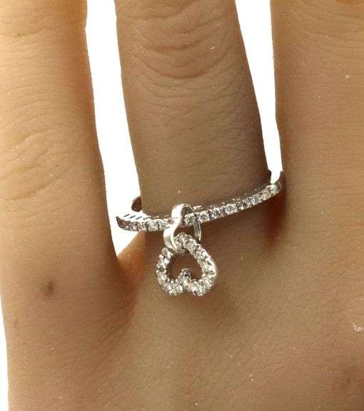 14kt White gold 0.28ctw round brilliant cut diamond dangle heart shaped ring