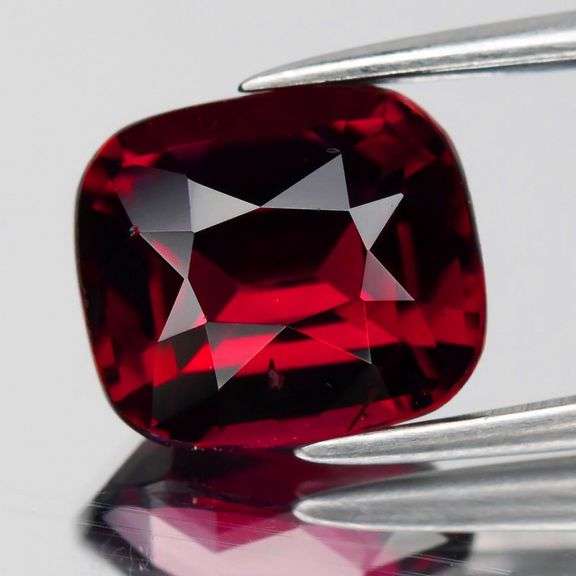 This is an awesome gemstone! Look at this 2.86ct untreated VS grade Rhodolite Garnet!
