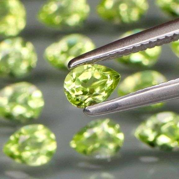 Fantastic! 5.04ct 4x3mm pear cut Peridot set!