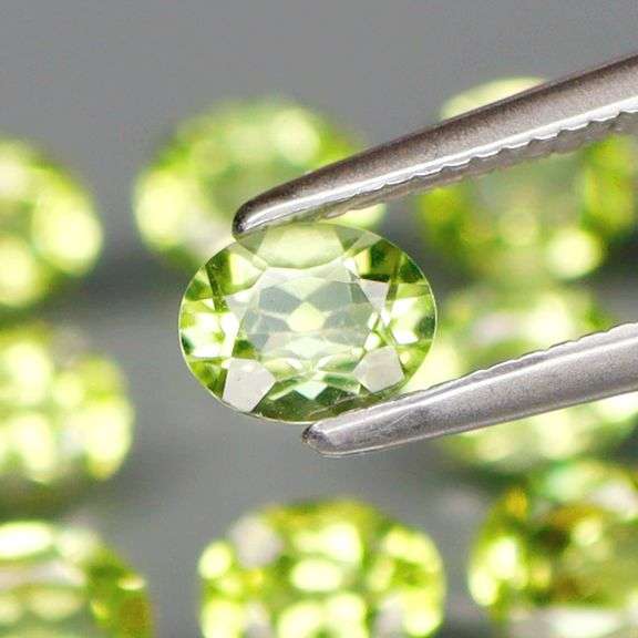 You've got sparkles for days in this 5.46ct Peridot set!