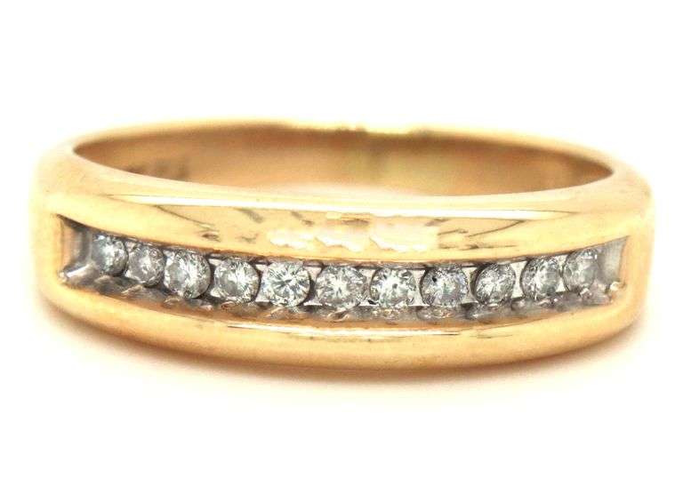 Sparkly 10K YG Band Ring with 11 Diamonds