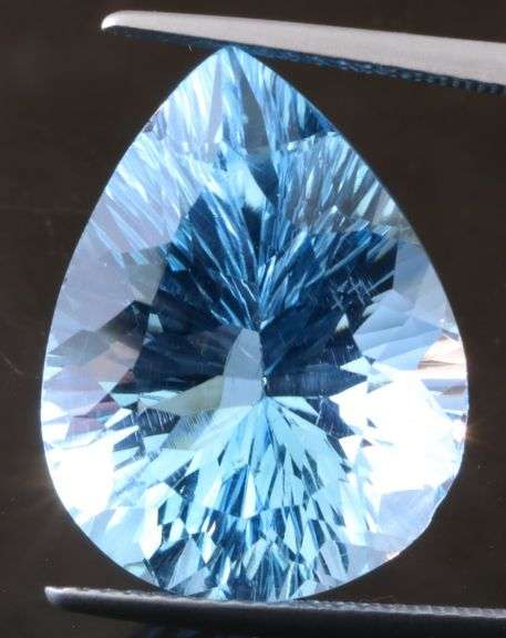 HIGH FIRE FLASHING!!! 17.32ct VS top Swiss blue Topaz!!!
