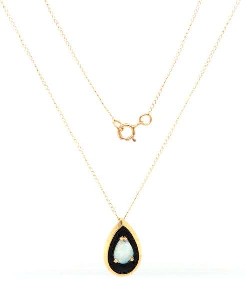 14kt Yellow gold pear shaped opal teardrop pendant on chain
