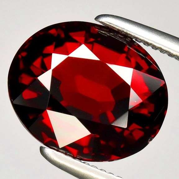 Outstanding VVS grade 3.55ct deep red Garnet! Untreated!