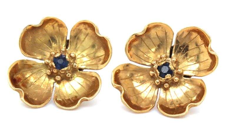 Lovely 18K YG Dogwood Flower Earrings