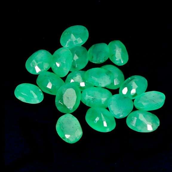 Bright emerald green 4.02ct 20pc Brazilian Emerald set