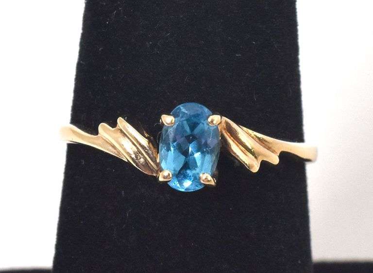 Adorable 10K Yellow Gold Blue Topaz Gemstone Ring