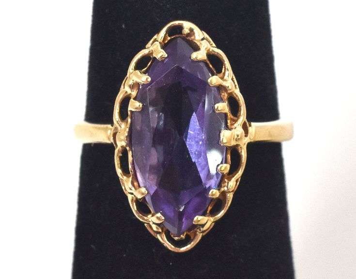 Eye-Catching 10K Yellow Gold Color Change Sapphire Gemstone Ring