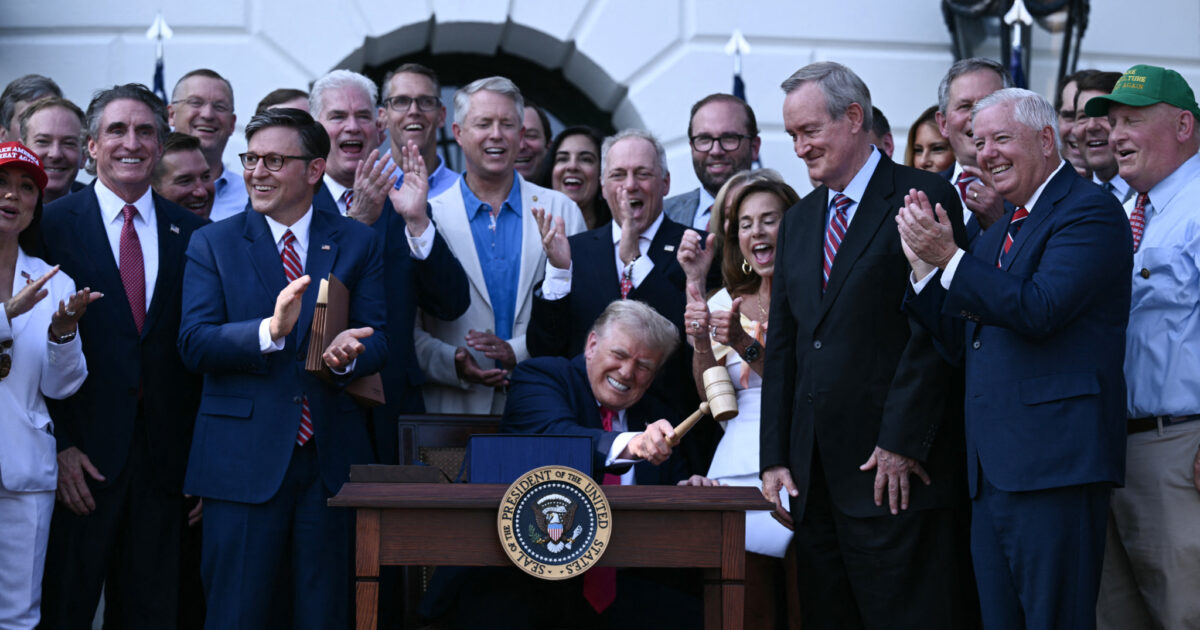 Republicans Are Attacking the “Idle” Poor, But the Real Freeloaders Are the Rich