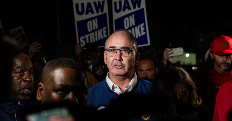 UAW President Shawn Fain Sets Noon Friday Deadline for Companies to Meet Demands - Vimarsana News