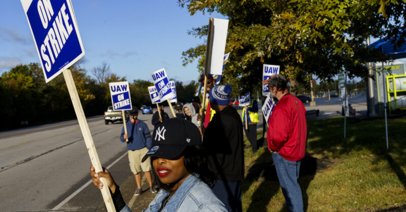 Striking Autoworkers Have Made Major Strides. They're Not Done Yet. - Vimarsana News