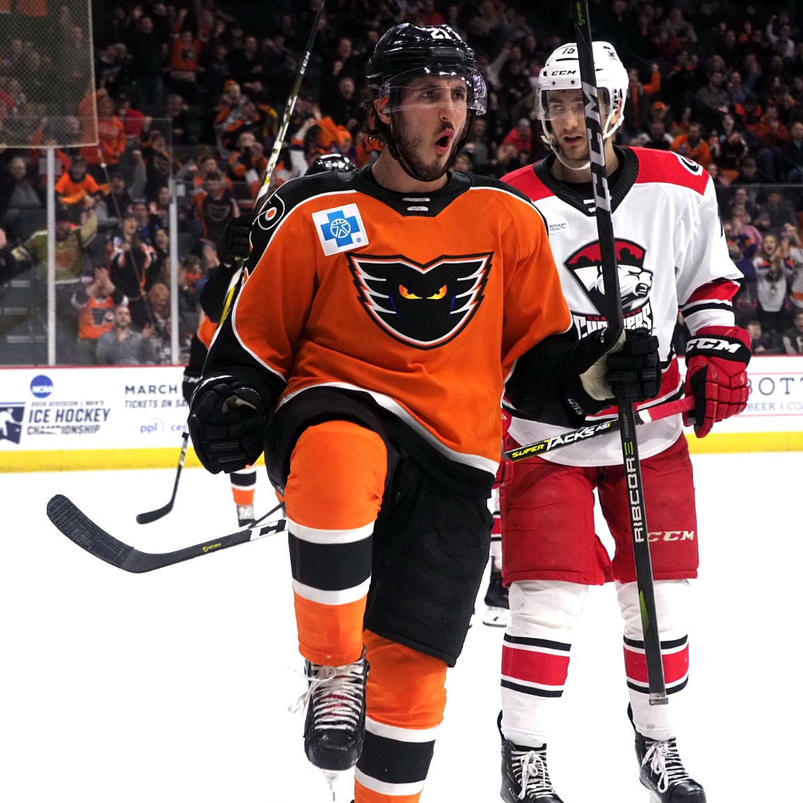 Mike Vecchione's two goals led Lehigh Valley to a big win Friday night on home ice.