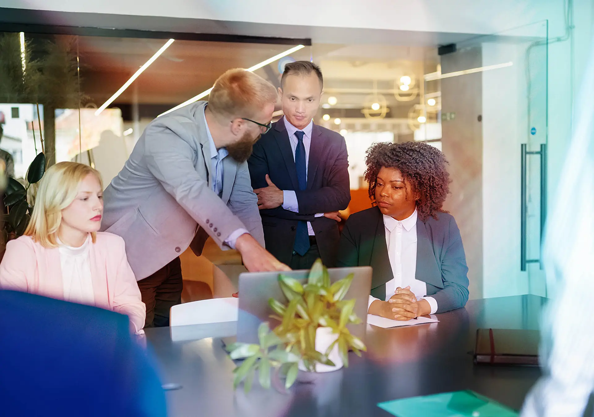 Cybercriminal experts solving IT problems