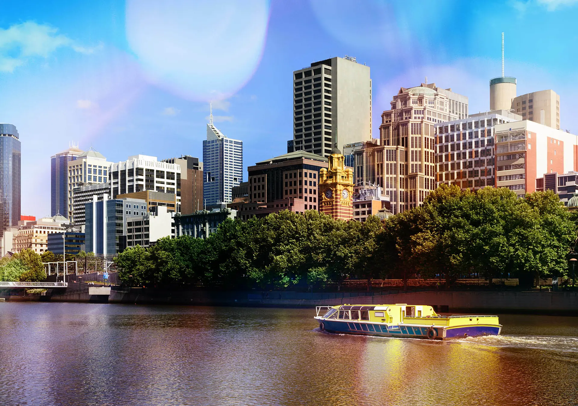 Panoramic view of the downtown Melbourne skyline and Yarra River, Australia.
