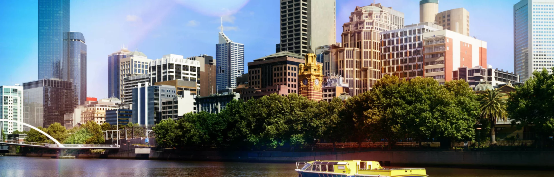 Panoramic view of the downtown Melbourne skyline and Yarra River, Australia.
