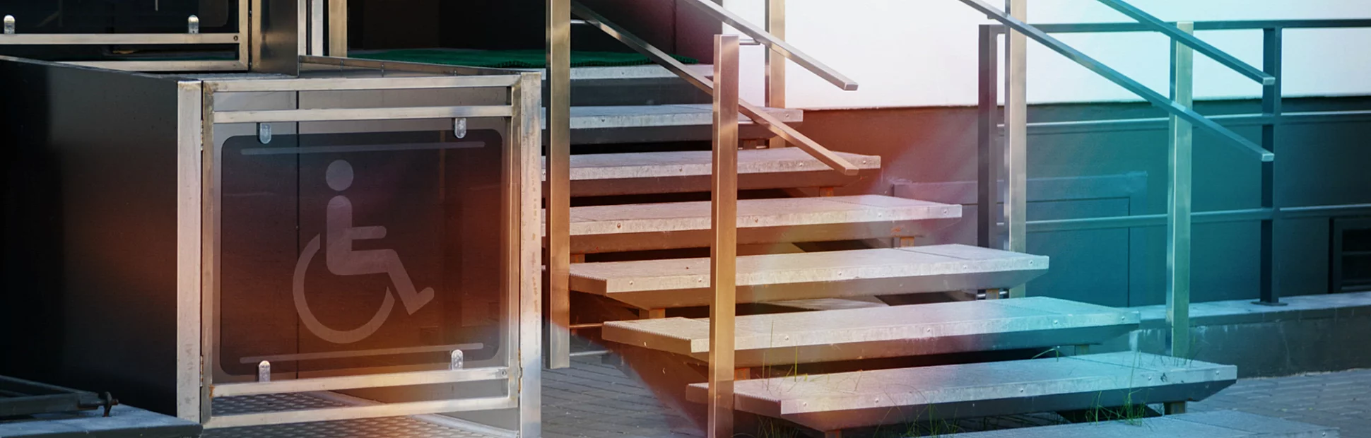 Living house entrance equipped with special lifting platform for wheelchair user