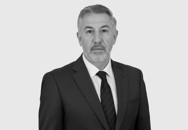 A headshot image of Simon Pratt