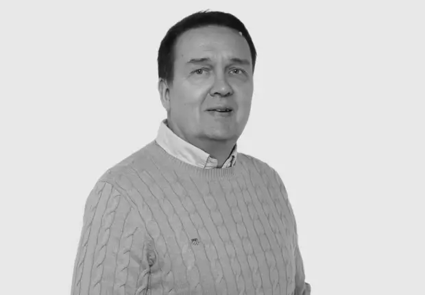 A headshot image of Ora Meckelburg