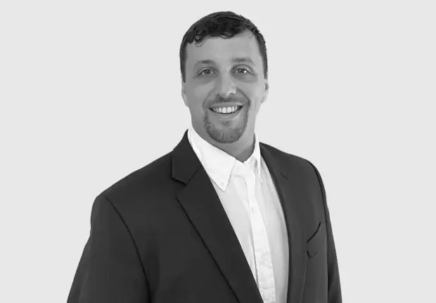 A headshot image of Kyle Barfield