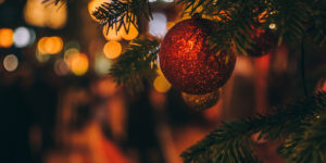 Decembermester Holiday hero