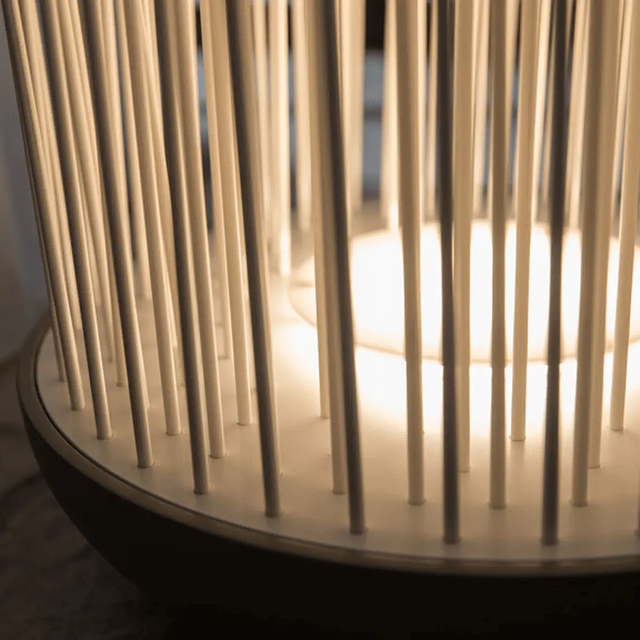 Don_t-touch-outdoor-floor-lamp.png
