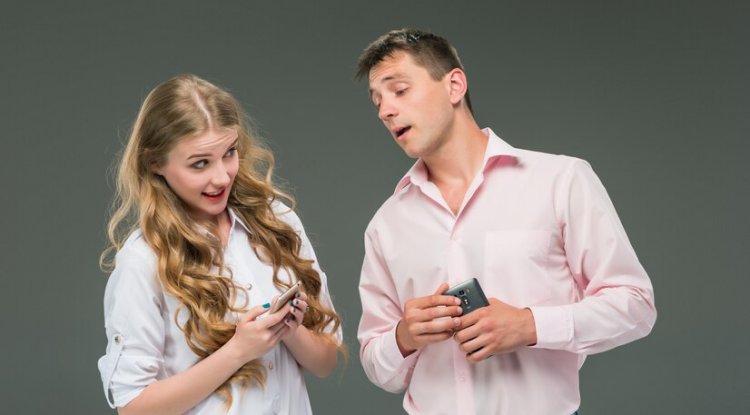 13 Clear Sign of How To Know If A Guy Likes You Via Text