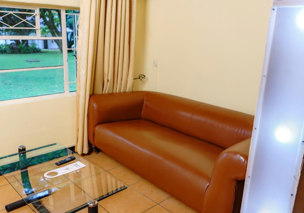 Guest suite lounge area